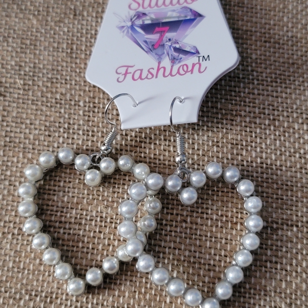 Pearlized Heart Hoop Earrings